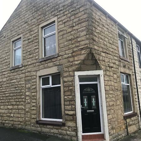 Entire B&B Burnley Bagian luar foto