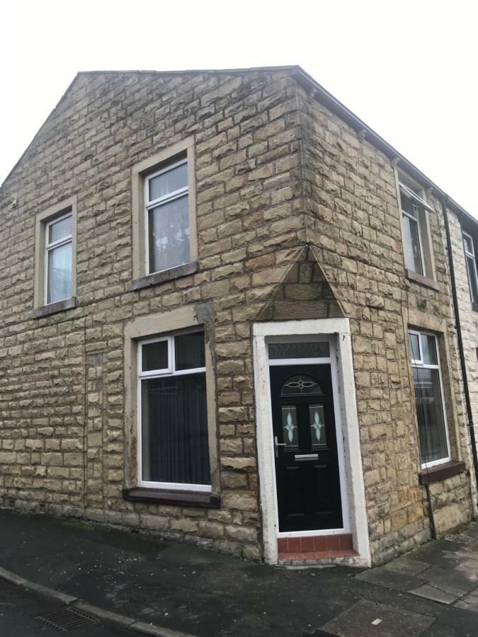 Entire B&B Burnley Bagian luar foto